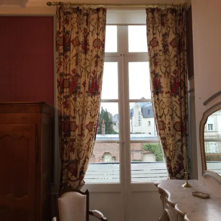 Entre Cour Et Jardin 3* Arras