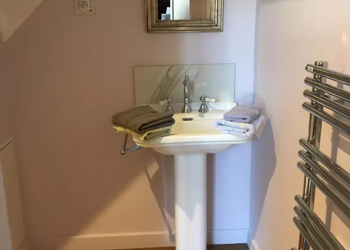 Entre Cour Et Jardin Bed & Breakfast 3*