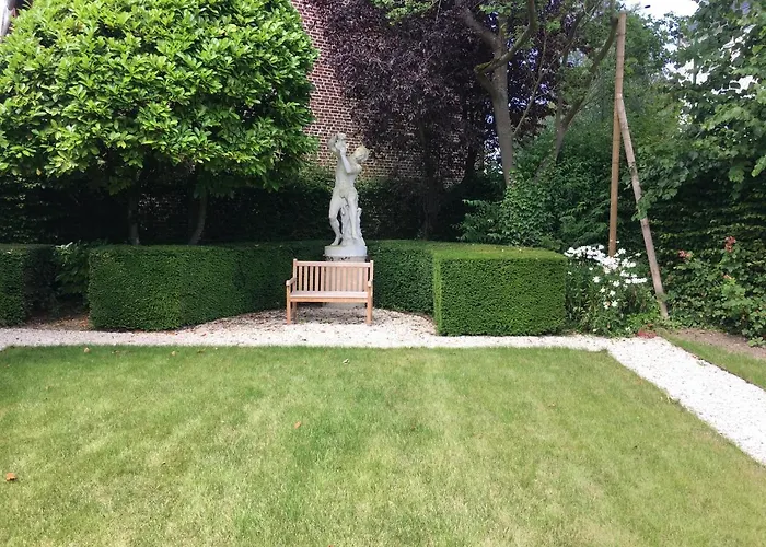 Entre Cour Et Jardin